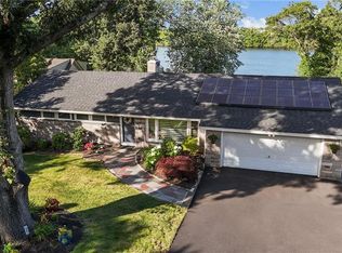 34 Lakeview Dr, Providence, RI 02910