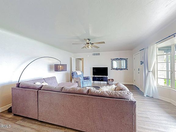 3rd image of 707 E UNIVERSITY Drive