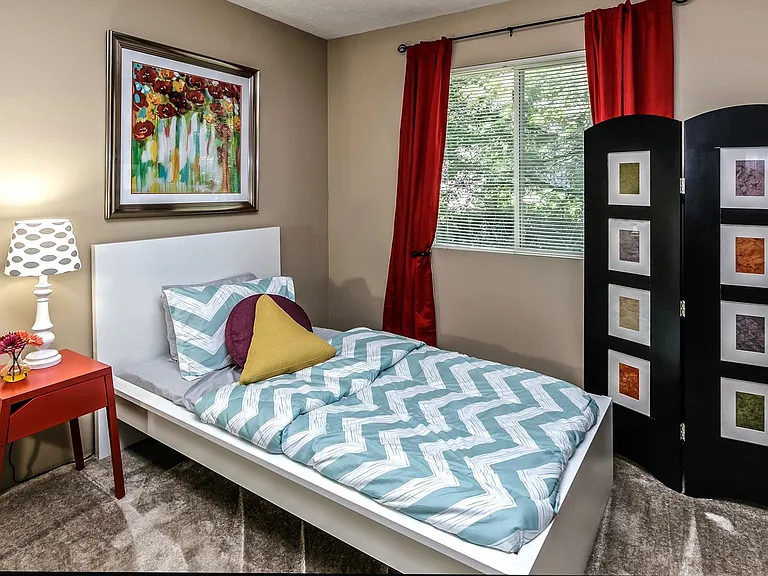 Fox Valley Apartments — Photo 18