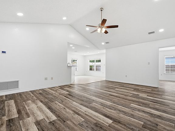 5th image of 1755 Hopper St