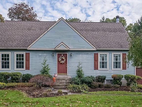2nd image of 806 Ashford Ter