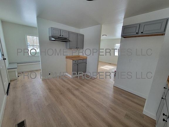 3rd image of 123 Bluecrest Ave