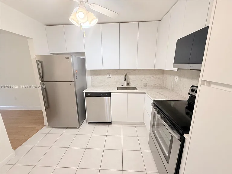 1400 Saint Charles Pl #314 — Photo 7