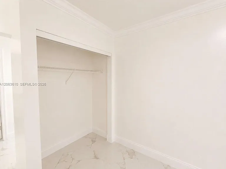 6049 SW 39th St #6049 — Photo 8