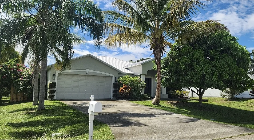 3 bed, 1655 sqft, $2,200 — Photo 1