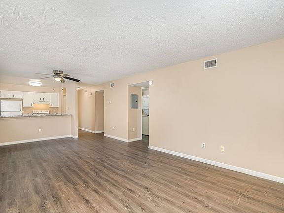 4th image of 2408 Fox Hollow Dr