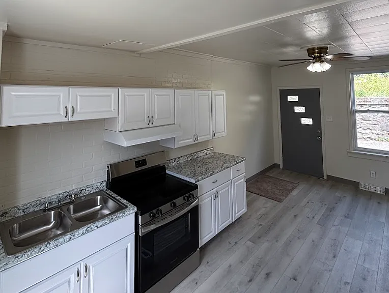 425 Ohio Ave #4 — Photo 3
