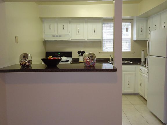 3rd image of 14 Kensington Cir APT D
