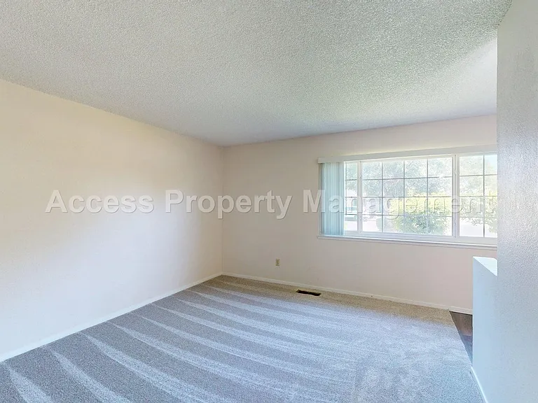 1441 Montclair Dr — Photo 24