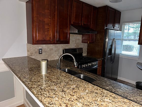 3rd image of 820 Stillwater Ln