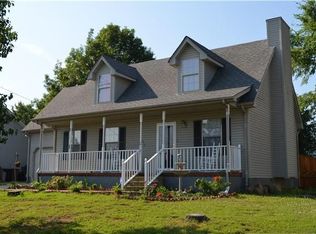 696 Forest Ridge Dr, La Vergne, TN 37086