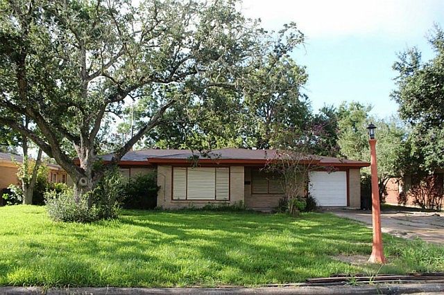 1st image of 5013 Red Oak Ln