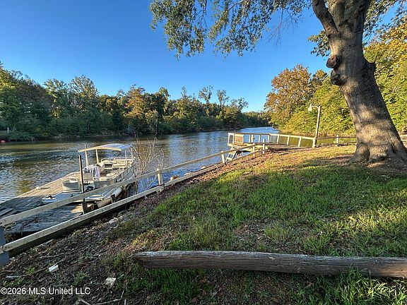 4th image of 1184 Riverview Rd