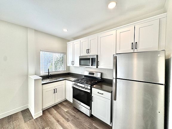5th image of 843 13th St APT 10