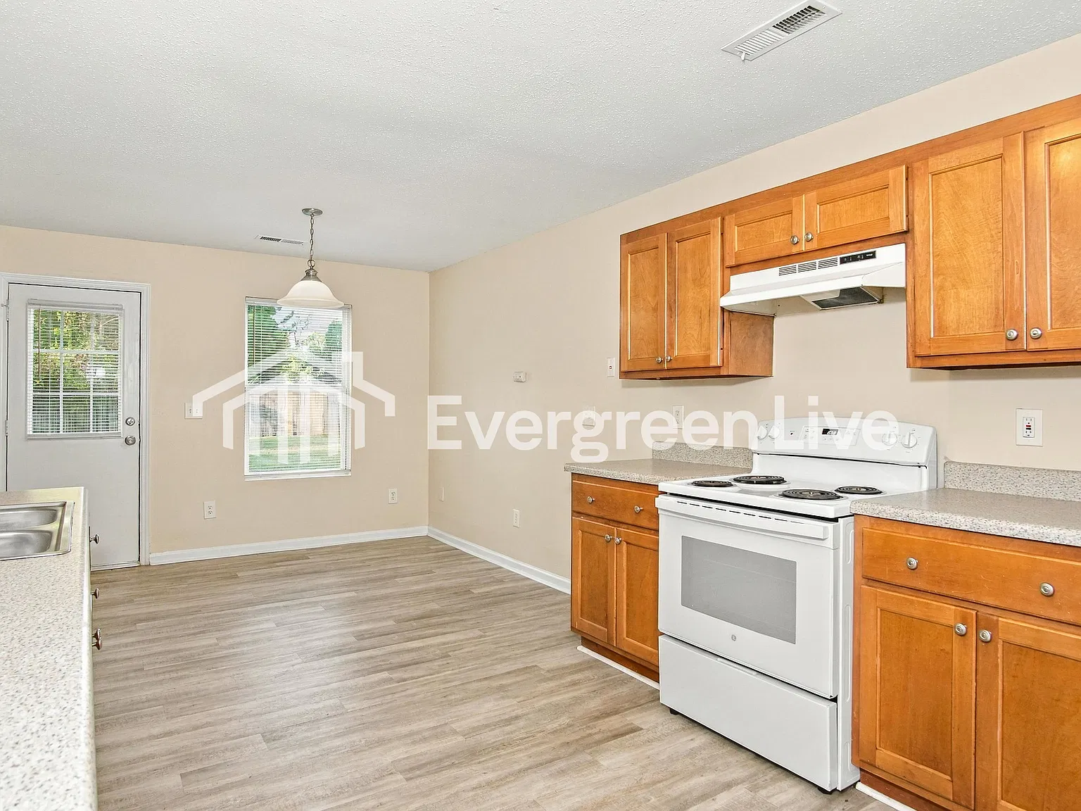 3 bed, 2.0 bath, 1565 sqft, $1,295 — Photo 4