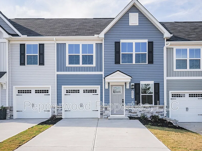 3 bed, 2.5 bath, 1674 sqft, $2,050 — Photo 1