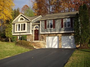 16127 Olmstead Ln, Woodbridge, VA 22191