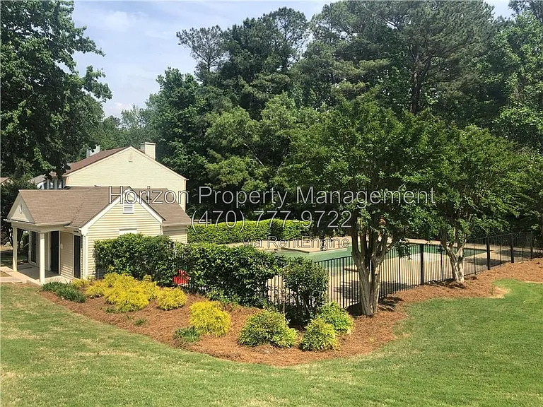 3924 Hancock Cir — Photo 2