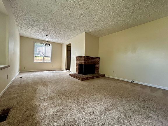 4th image of 14204 SE 16th Cir