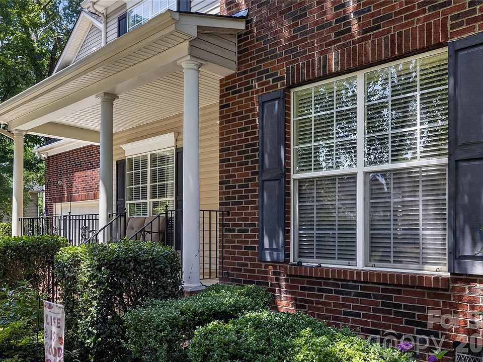 1st image of 402 Abercairn Way