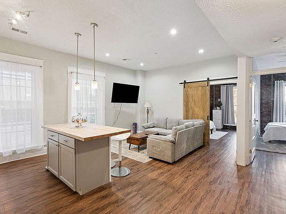 3rd image of 217 Brady St APT 6