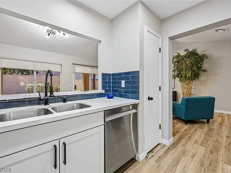 8701 Prairie Hill Dr — Photo 15