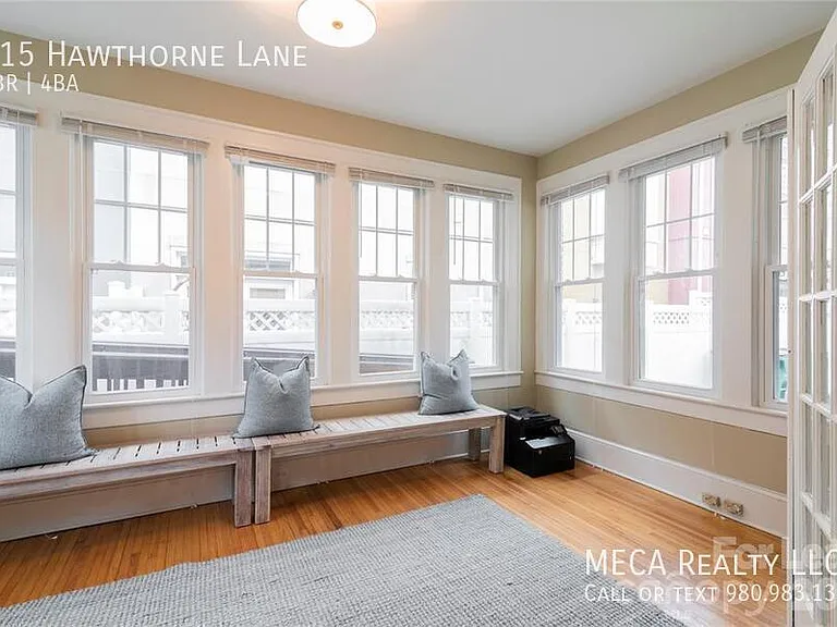 715 Hawthorne Ln — Photo 7