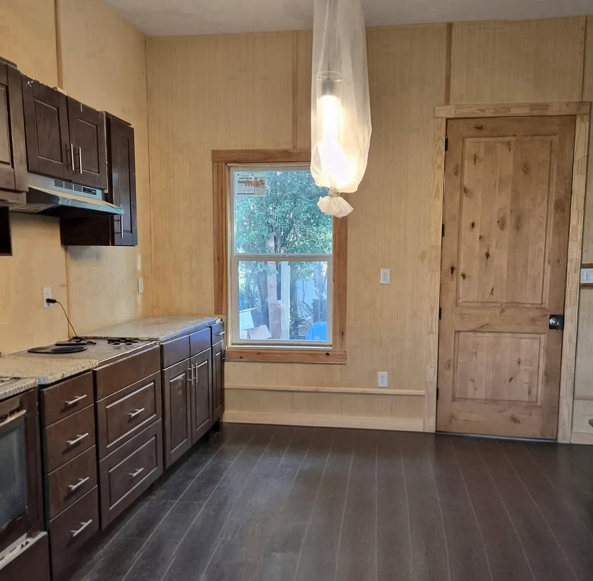 1 bed, 1.5 bath, 700 sqft, $850 — Photo 2