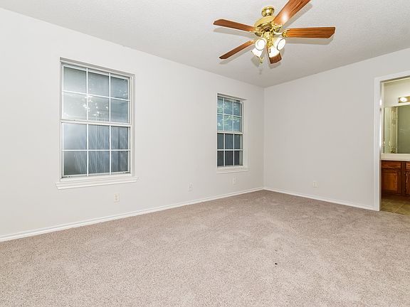 4th image of 2127 N Village Dr