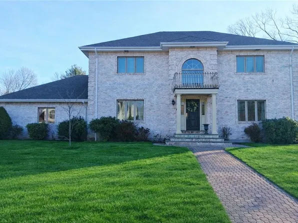 25 Linfield Cir, Lincoln, RI 02865