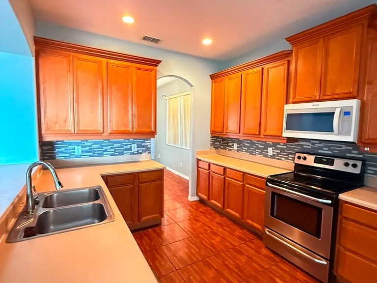 230 Rob Roy Dr — Photo 5