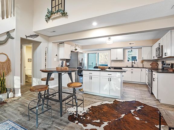5th image of 370 Valleyridge Dr
