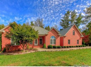 129 Tall Timbers Trl, Hendersonville, NC 28792