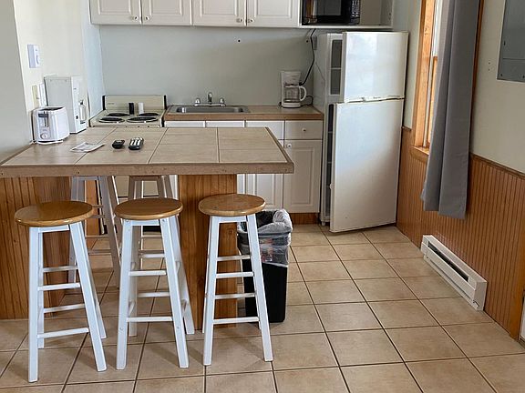 4th image of 90 E Grand Ave #8