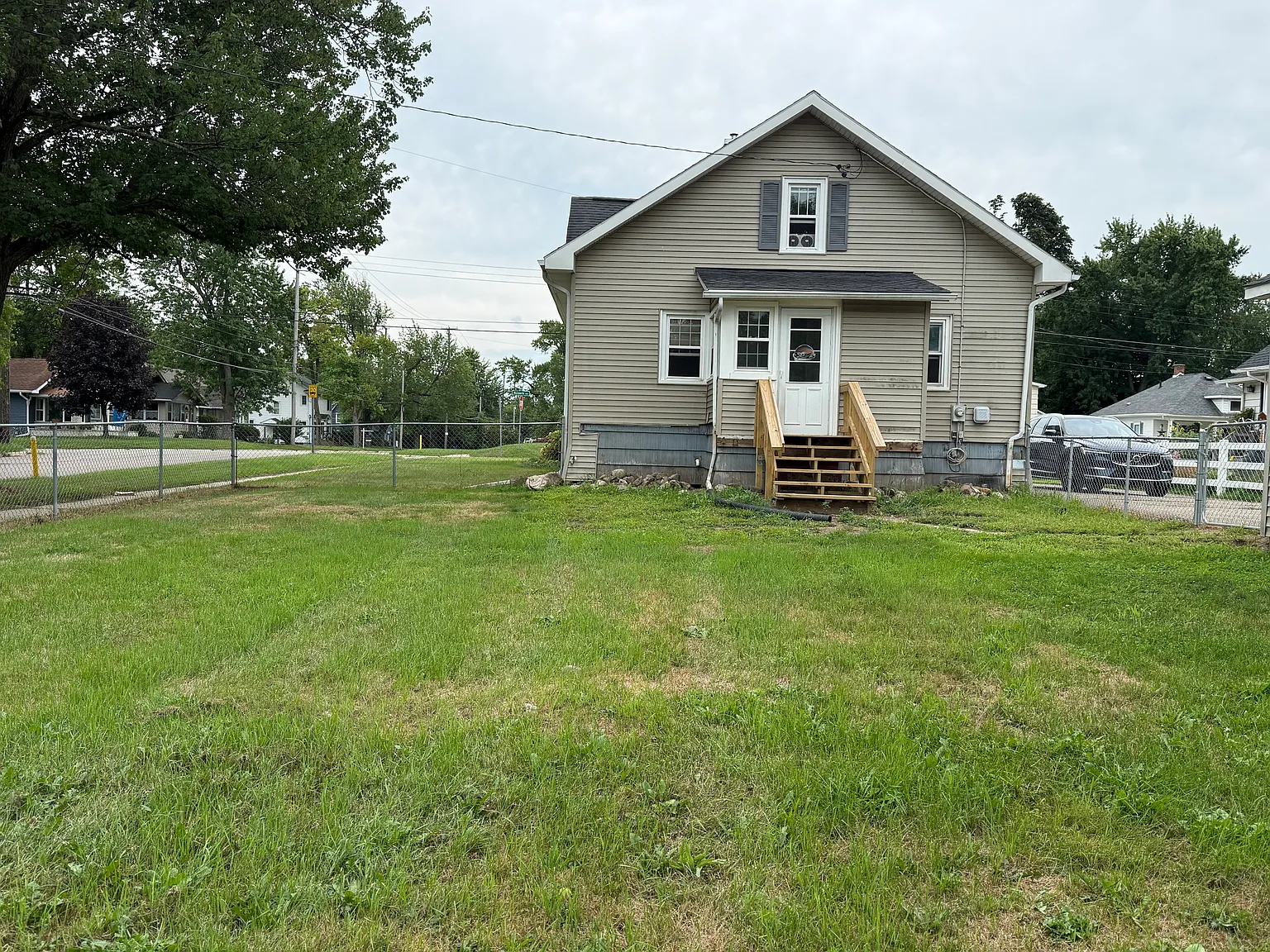 3 bed, 2500 sqft, $1,700 — Photo 3