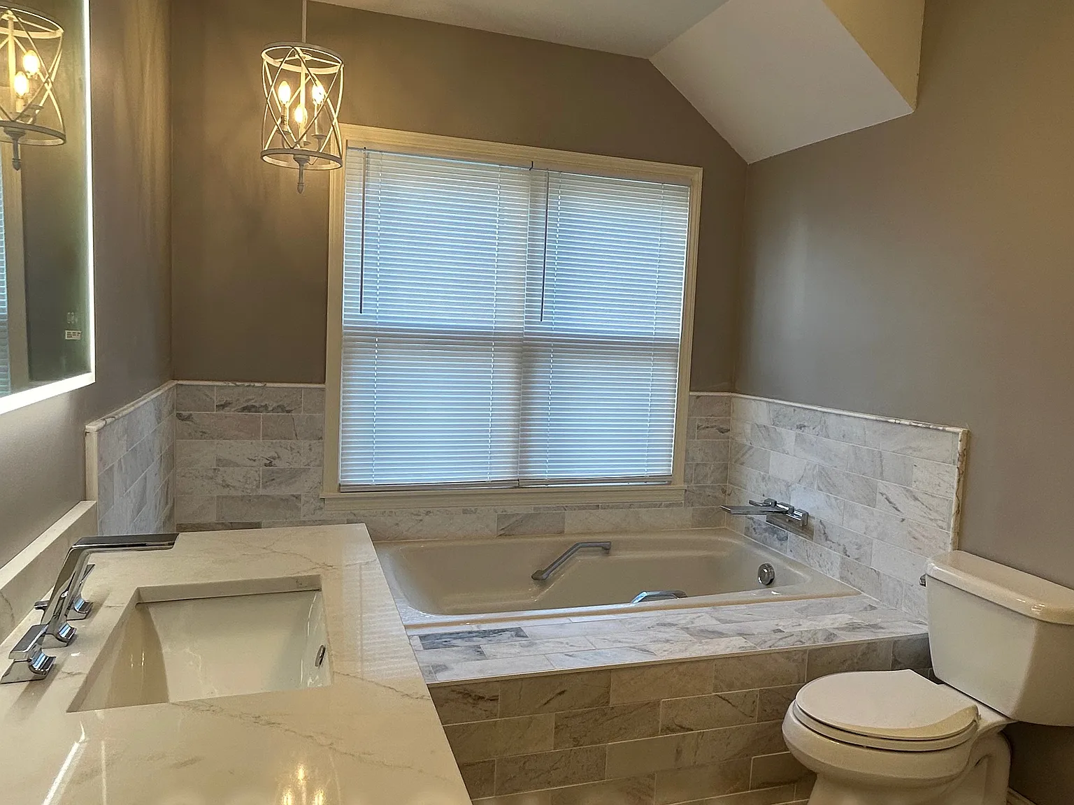 3 bed, 2800 sqft, $2,200 — Photo 2