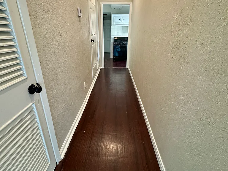 1611 Common St — Photo 5