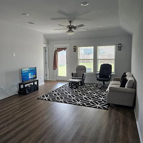 312 Gidran Trl — Photo 3