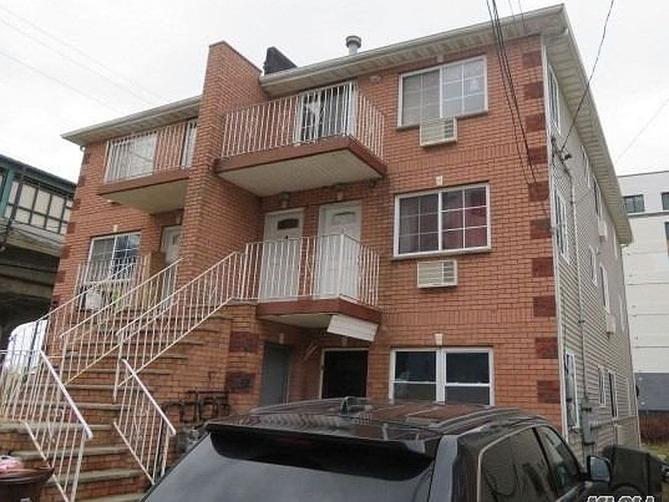 2nd image of 215 44th Bch