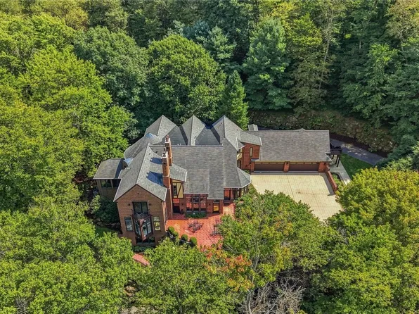 104 Thornbrook Dr, Butler, PA 16002