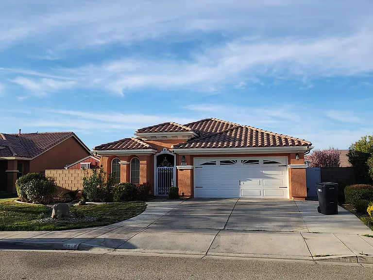 3045 E Newgrove St — Photo 8