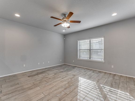 4th image of 1348 N Corsica Dr