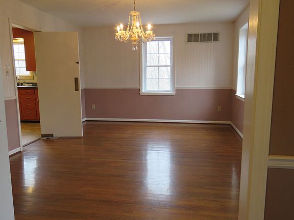 4th image of 143 Bolton Dr