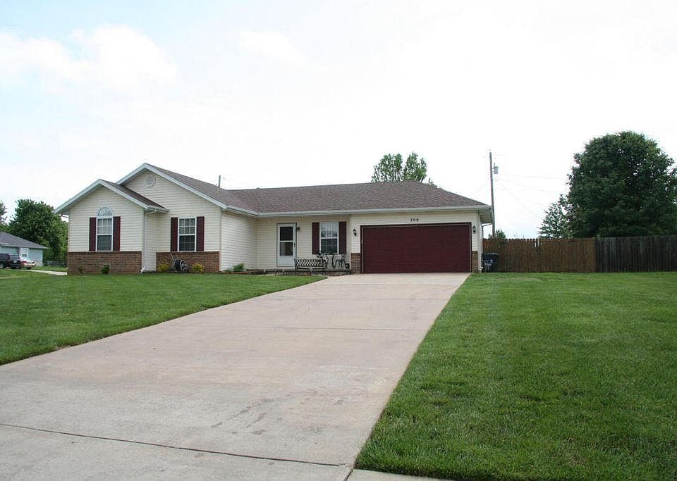 1st image of 700 S Daniel Ln