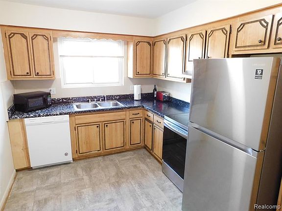 5th image of 29180 Lund Ave