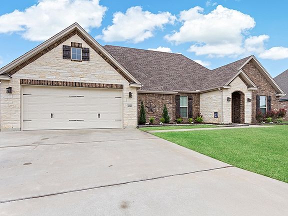 3rd image of 6545 Columbus Cir