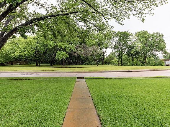 4th image of 306 Rollingridge Ln