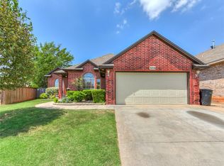 939 Black Jack Ln, Moore, OK 73160