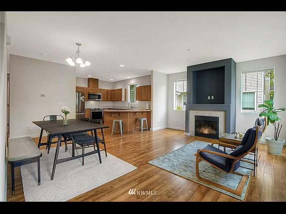 4th image of 2035 Garry Oaks Ave