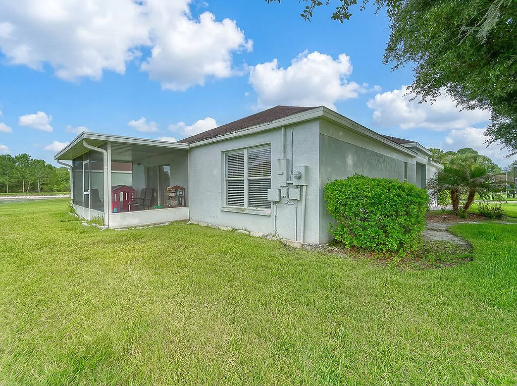 2 bed, 1451 sqft, $2,412 — Photo 4